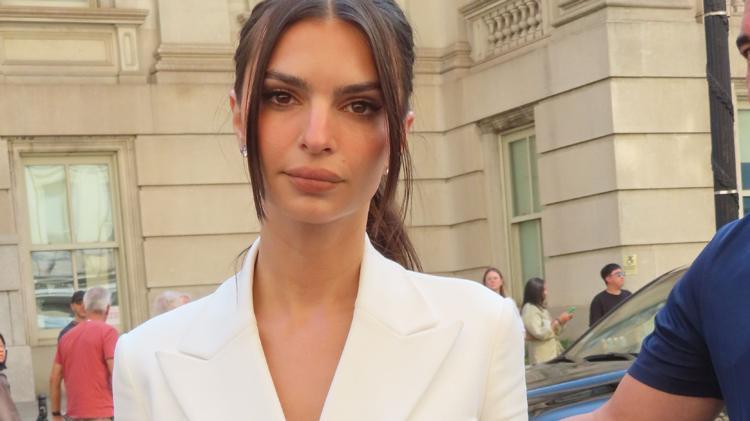 Emily Ratajkowskiden kadınlara destek