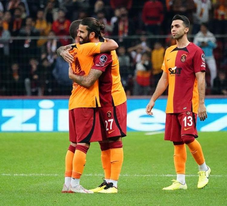 Okan Buruktan 6 yeteneğe operasyon Olan Mustafa Kapı ile Bartuğ Elmaza oldu