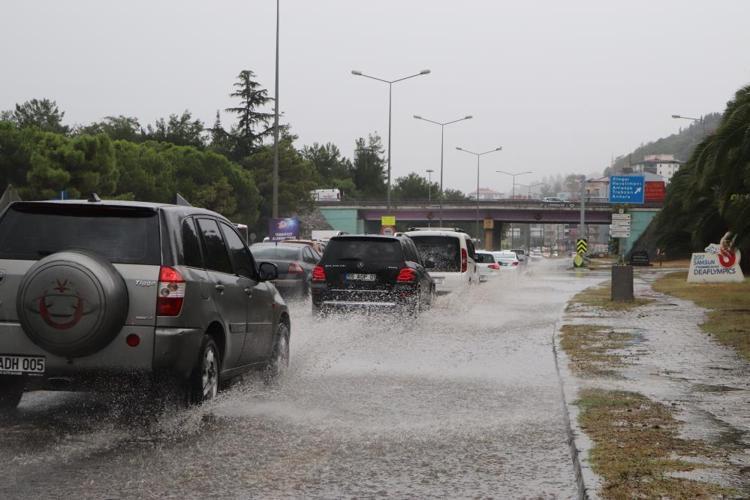 KUVVETLİ RÜZGAR UYARISI