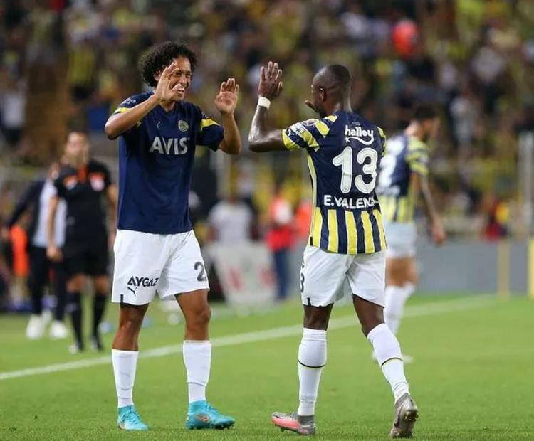 Fenerbahçede peş peşe ayrılıklar Yeni takımı netleşti...