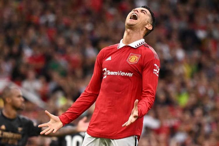 Cristiano Ronaldoya yapılan eleştiriler kız kardeşini çıldırttı: Hastasınız, ruhsuzsunuz, nankörsünüz, aptalsınız Annesinden çarpıcı transfer planı...
