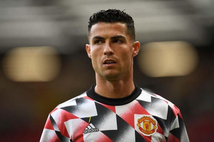 Cristiano Ronaldoya yapılan eleştiriler kız kardeşini çıldırttı: Hastasınız, ruhsuzsunuz, nankörsünüz, aptalsınız Annesinden çarpıcı transfer planı...