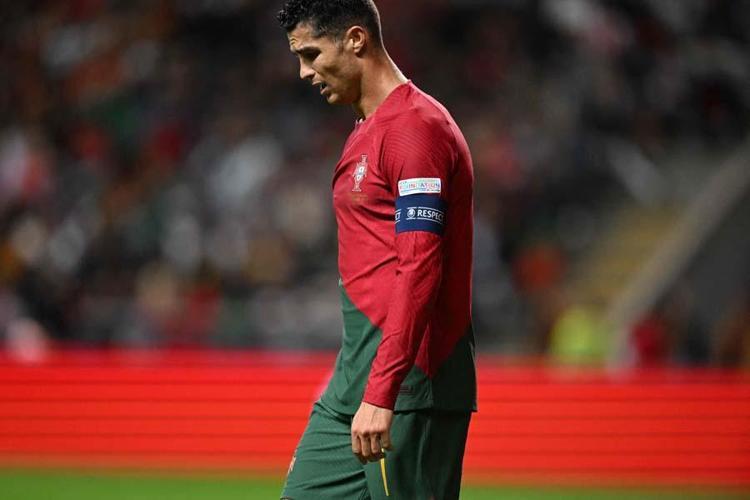 Cristiano Ronaldoya yapılan eleştiriler kız kardeşini çıldırttı: Hastasınız, ruhsuzsunuz, nankörsünüz, aptalsınız Annesinden çarpıcı transfer planı...