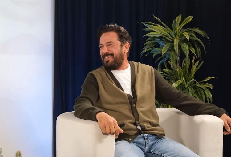 Emre Altuğ ve Çağla Şıkel sevgili sözleşmesi yapmış Dikkat çeken tazminat detayı