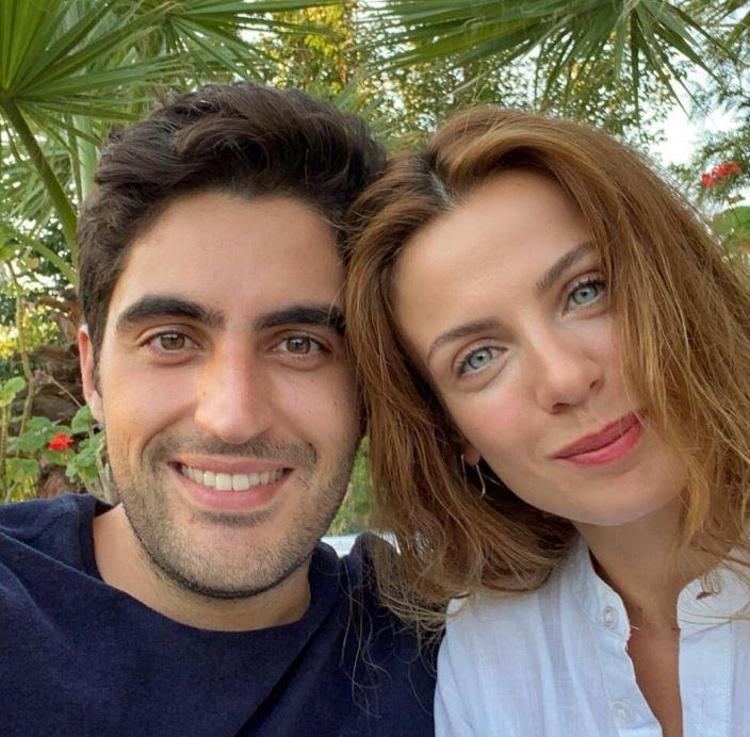 Bedir Özuslu ile aşk yaşayan Başak Parlakın karnındaki şişlik dikkat çekti