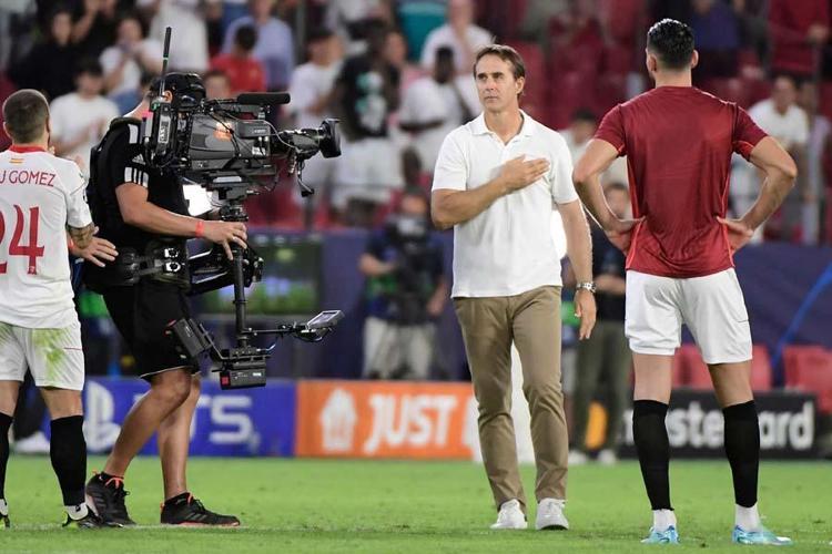 Dortmund hezimeti Julen Lopeteguinin sonu oldu Sevillada teknik direktör arayışlarında listenin başında Fatih Terim var...
