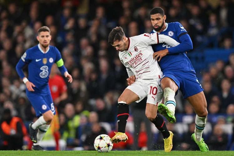 CHELSEA FARK ATTI