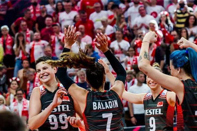 Filenin Sultanları, FIVB Dünya Şampiyonasında çeyrek finalde Ebrar Karakurt için övgü dolu sözler: Türkiye intikam aldı...