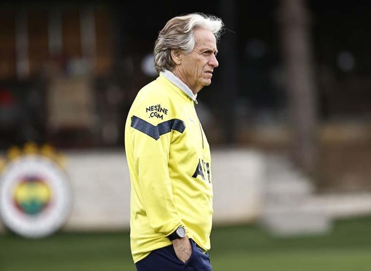 Fenerbahçe - AEK Larnaca maçının muhtemel 11leri