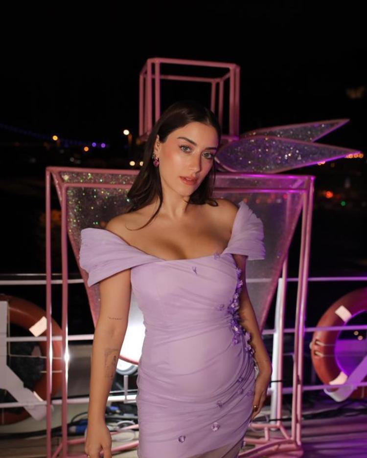 Hazal Kaya kızlarına verecekleri ismi açıkladı