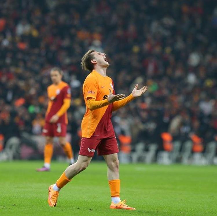 Klopptan yılın sürprizi Ozan Kabaktan sonra Liverpoola bir Galatasaraylı yıldız daha