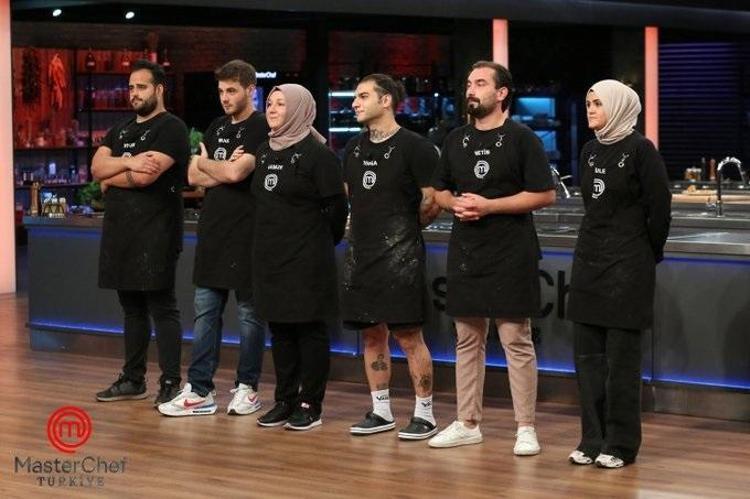 Masterchef Türkiyede kim elendi 9 Ekim 2022 Pazar Masterchef’e veda eden kim oldu Masterchef Türkiyede eleme gecesi Mehmet şef elenen ismi açıkladı
