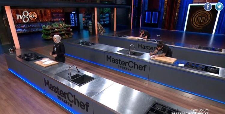 Masterchef Türkiyede kim elendi 9 Ekim 2022 Pazar Masterchef’e veda eden kim oldu Masterchef Türkiyede eleme gecesi Mehmet şef elenen ismi açıkladı