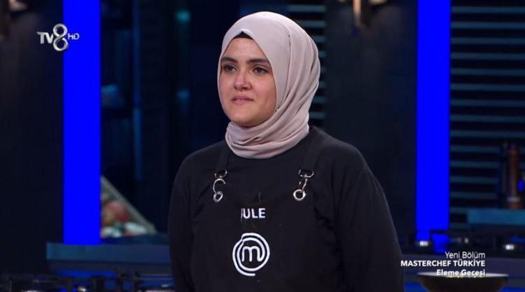 Masterchef Türkiyede kim elendi 9 Ekim 2022 Pazar Masterchef’e veda eden kim oldu Masterchef Türkiyede eleme gecesi Mehmet şef elenen ismi açıkladı