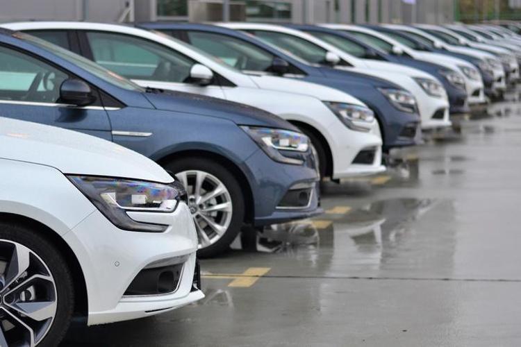 İkinci el araba piyasası canlandı 250-500 bin TL arasındaki araçlara talep var