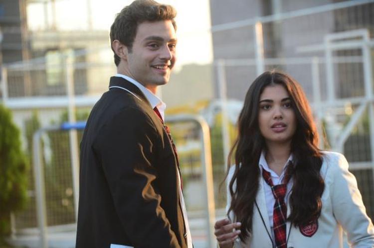 İLİŞKİSİNİ İLAN ETTİ