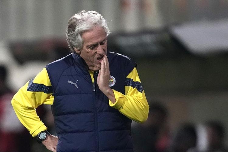AEK Larnaca maçından sonra olay yaratan sözler: Bu adam açlık sınırında maaş alıyor...