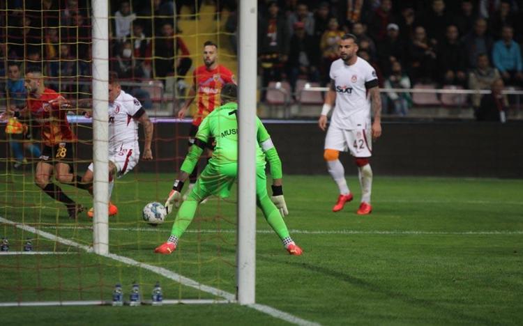 İki hafta önce sadece 4 dakika oynatmıştı Torreira ve Midtsjönün döküldü Okan Buruk nihayet onu gördü