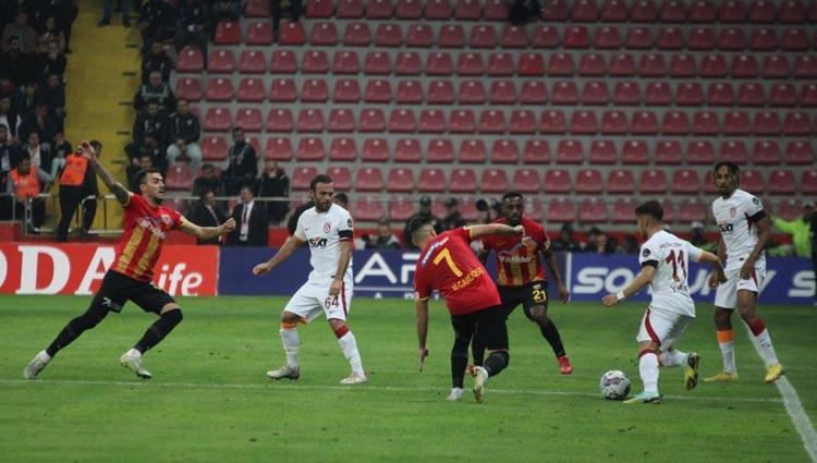 İki hafta önce sadece 4 dakika oynatmıştı Torreira ve Midtsjönün döküldü Okan Buruk nihayet onu gördü