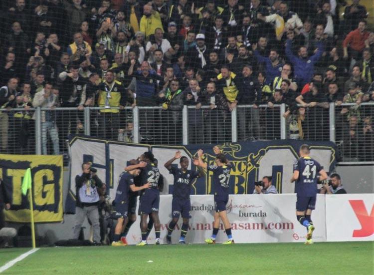 F.Bahçe maçından sonra Galatasaraylılardan Abdurrahim Albayraka tepki: Az daha bize transfer edecektin