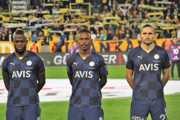 F.Bahçe maçından sonra Galatasaraylılardan Abdurrahim Albayraka tepki: Az daha bize transfer edecektin