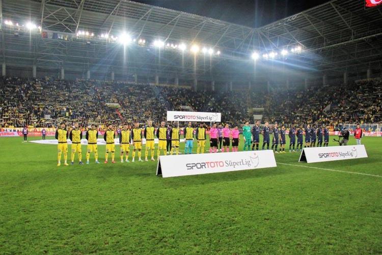 F.Bahçe maçından sonra Galatasaraylılardan Abdurrahim Albayraka tepki: Az daha bize transfer edecektin