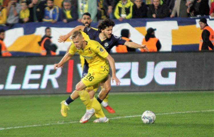 F.Bahçe maçından sonra Galatasaraylılardan Abdurrahim Albayraka tepki: Az daha bize transfer edecektin
