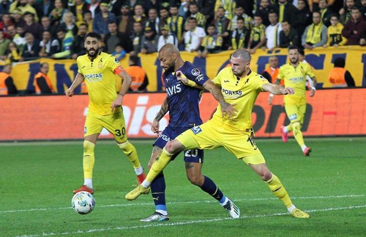 F.Bahçe maçından sonra Galatasaraylılardan Abdurrahim Albayraka tepki: Az daha bize transfer edecektin