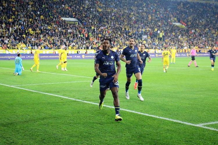 F.Bahçe maçından sonra Galatasaraylılardan Abdurrahim Albayraka tepki: Az daha bize transfer edecektin