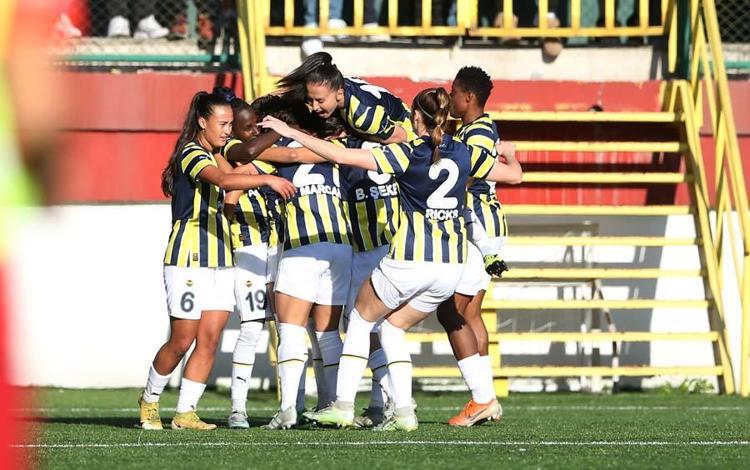 Kadın Futbol Süper Ligindeki derbi nefesleri kesti Fenerbahçe Petrol Ofisi - Galatasaray Petrol Ofisi: 2-3