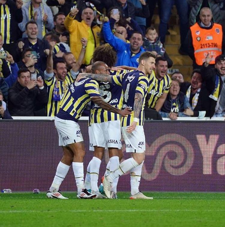 Fenerbahçe bugün kazanırsa 3 yıldızın bonservis bedeli çıkıyor İşte kasaya girecek para