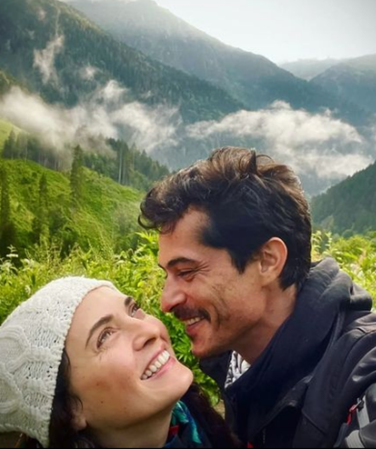 Aslıhan Gürbüz ile İsmail Hacıoğlu aşka geldi