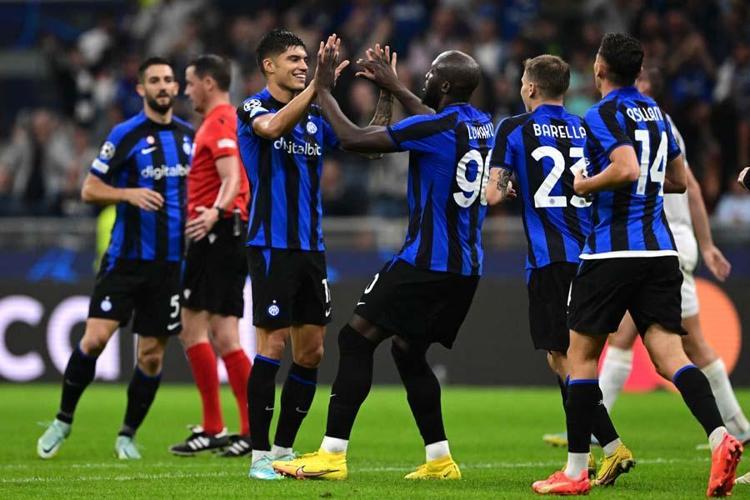 INTER BİLETİ KAPTI, BARCELONA ELENDİ