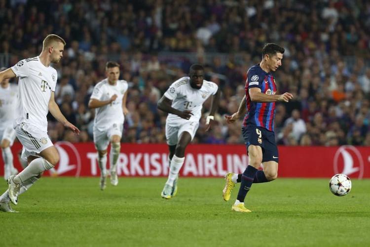 UEFA Şampiyonlar Liginde tarihi gece Barcelona ve Atletico Madrid için dramatik son...