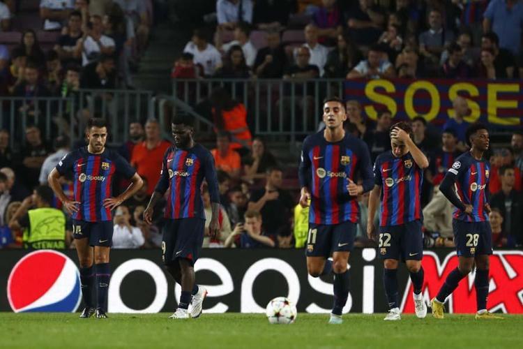 UEFA Şampiyonlar Liginde tarihi gece Barcelona ve Atletico Madrid için dramatik son...