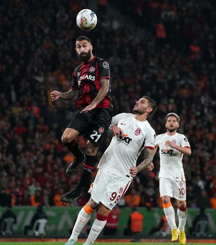 Galatasaray deplasmanda Fatih Karagümrükü iki golle geçti