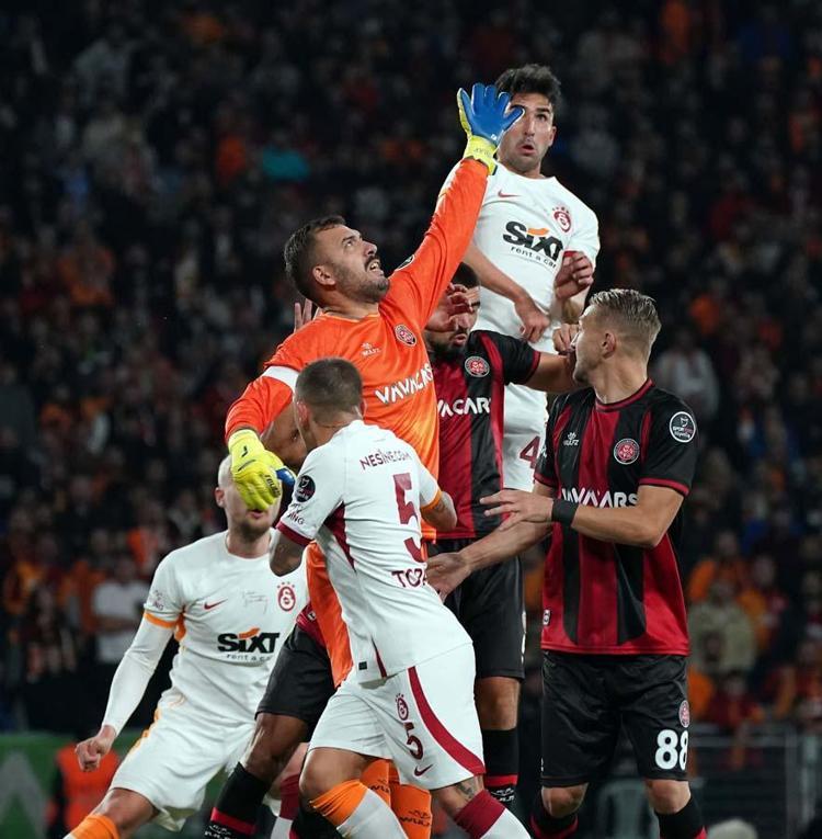 Galatasaray deplasmanda Fatih Karagümrükü iki golle geçti