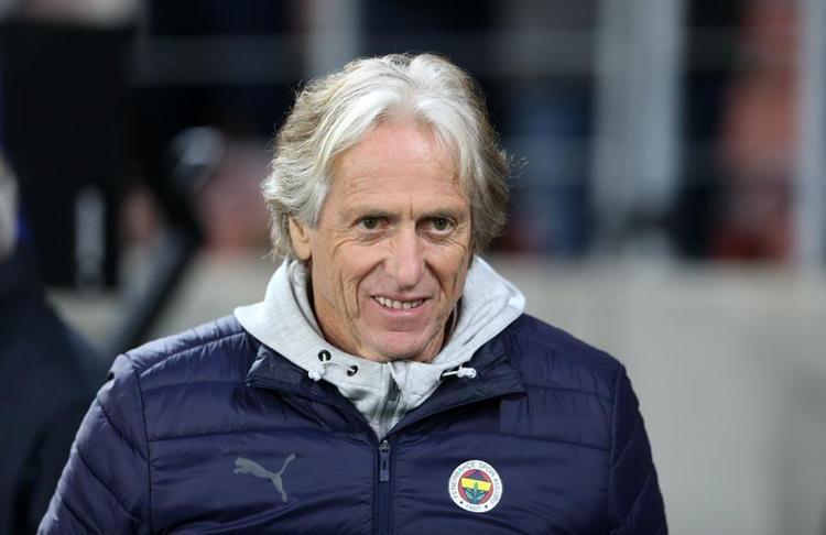 Ali Koçtan Jorge Jesusa gruptan çıkma hediyesi G.Saray istedi Fenerbahçe görüşmelere başladı