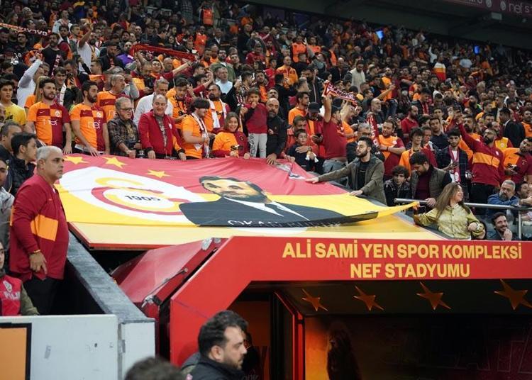 Okan Buruk 2 yıldıza aba altından sopa gösterdi: Artık siz düşünün