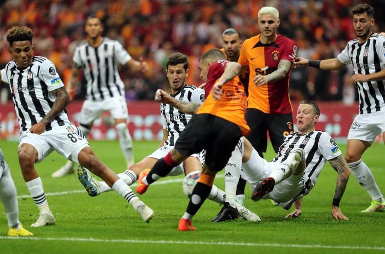Duayen isimden Galatasaray - Beşiktaş maçı sonrası yıldız oyuncuyla ilgili sert sözler: Geçmişini mumla aratıyor