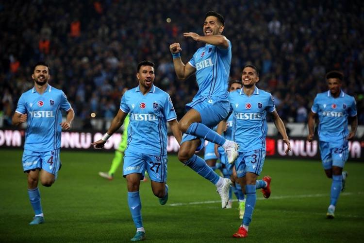 Trabzonspor maçından sonra iki yıldızın ismini verdi: Bu oyuncular hep geriye gidiyor hocam