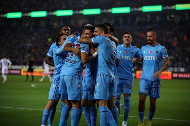 Trabzonspor maçından sonra iki yıldızın ismini verdi: Bu oyuncular hep geriye gidiyor hocam