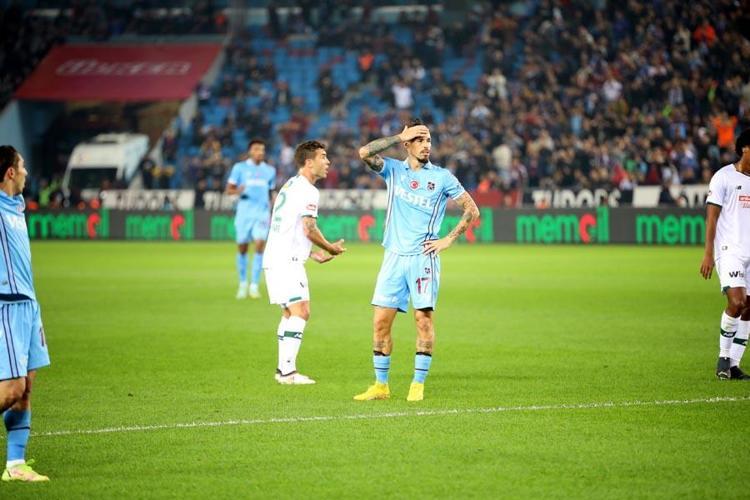 Trabzonspor maçından sonra iki yıldızın ismini verdi: Bu oyuncular hep geriye gidiyor hocam