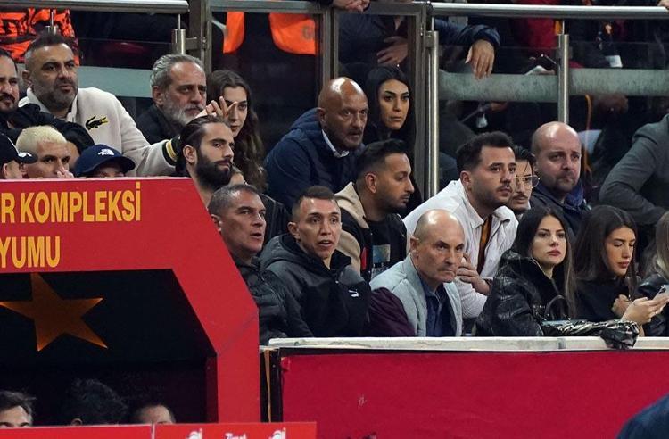 Yunus Akgün, Seferovic, Gomis döküldü taraftarlar ateş püskürdü Kemal Sunalın film müziği olay oldu