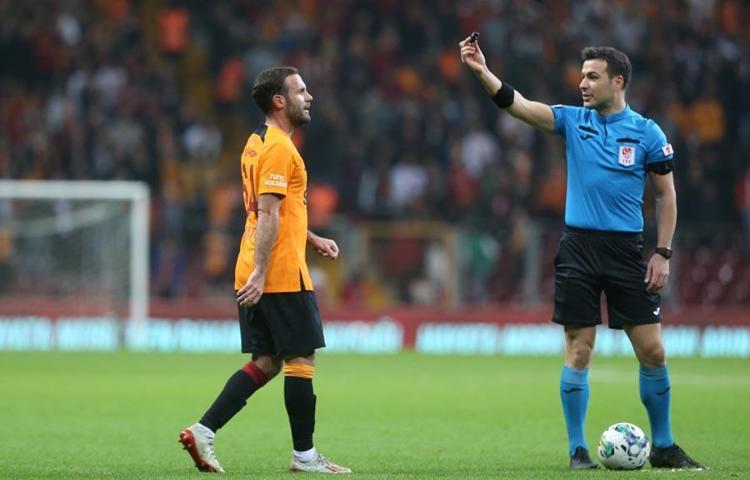 Yunus Akgün, Seferovic, Gomis döküldü taraftarlar ateş püskürdü Kemal Sunalın film müziği olay oldu