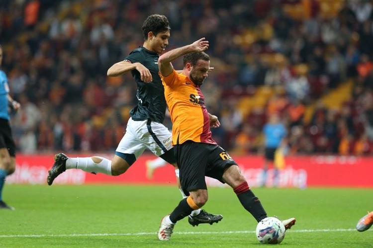Yunus Akgün, Seferovic, Gomis döküldü taraftarlar ateş püskürdü Kemal Sunalın film müziği olay oldu