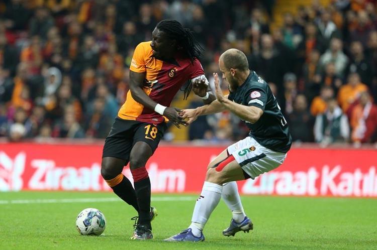 Yunus Akgün, Seferovic, Gomis döküldü taraftarlar ateş püskürdü Kemal Sunalın film müziği olay oldu