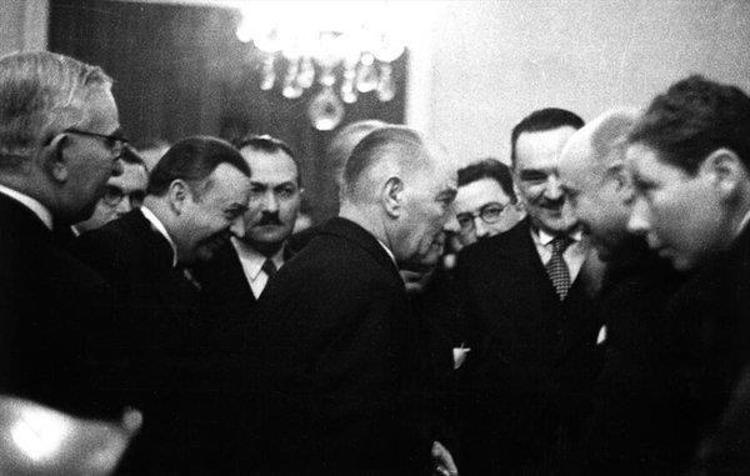 10 Kasım Atatürk fotoğrafları ve görselleri Atatürk’ün bilinmeyen fotoğrafları (10 Kasım’a özel farklı, az görülen, en güzel Atatürk fotoğrafları albümü