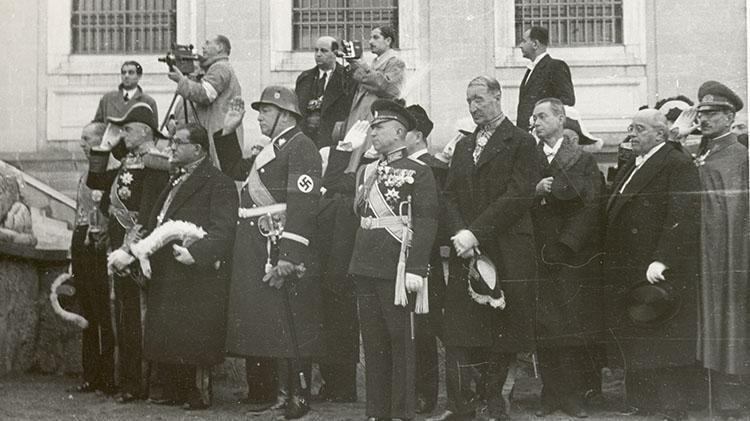 OSMANLI PADIŞAHLARI VE CUMHURİYET DÖNEMİNDE DOLMABAHÇE SARAYI