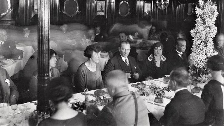 Atatürk’ün sofrasında neler vardı Atatürk nasıl beslenirdi, en çok hangi yemeği severdi